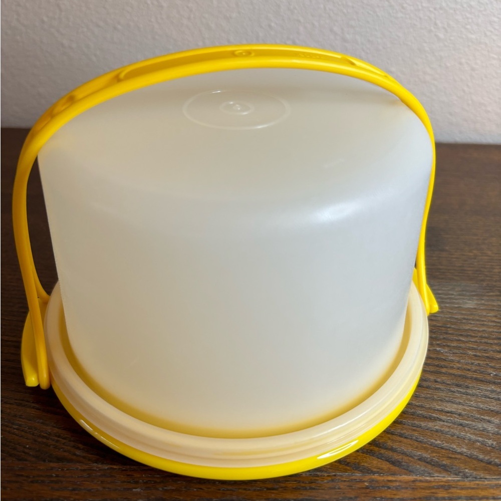 Vintage TUPPERWARE TOYS Kids MINI CAKE TAKER Carrier w/Lid & Handle Yellow 1498